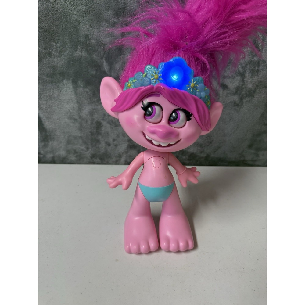 Trolls World Tour Dancing Interactive Poppy Doll & Moving Hair DreamWorks Works